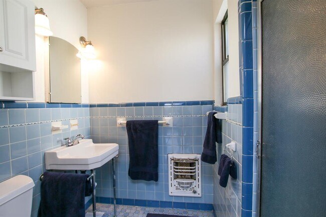 Building Photo - 6824 Southridge Dr