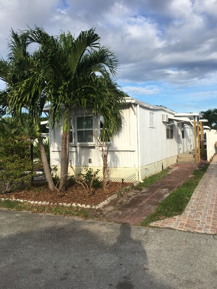 Building Photo - 3020 NW 28th Ln