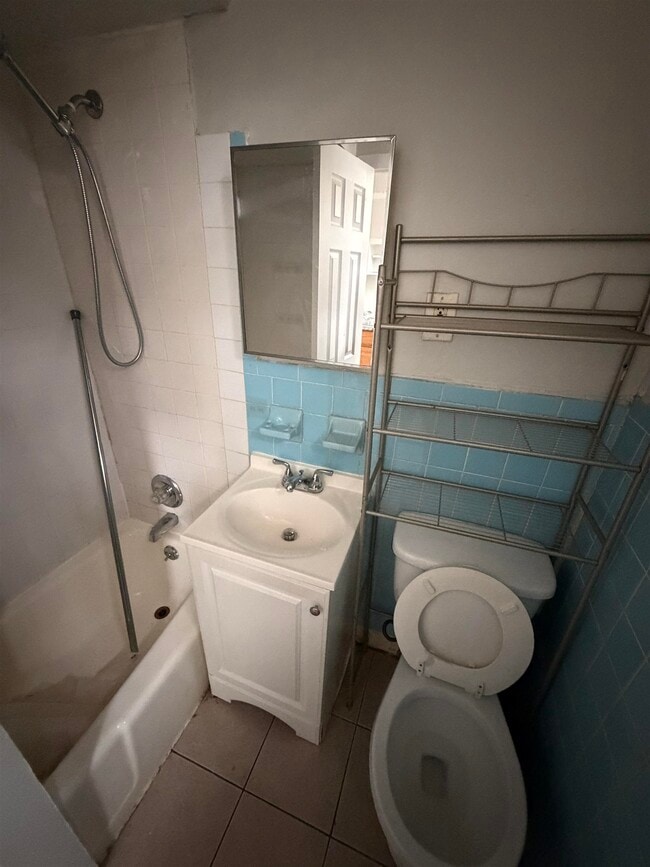 Building Photo - 187 Beacon Ave