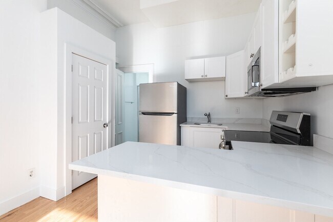 Building Photo - 75 Chandler St