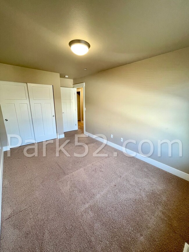 Building Photo - 3 Bedroom Townhouse in Olympia