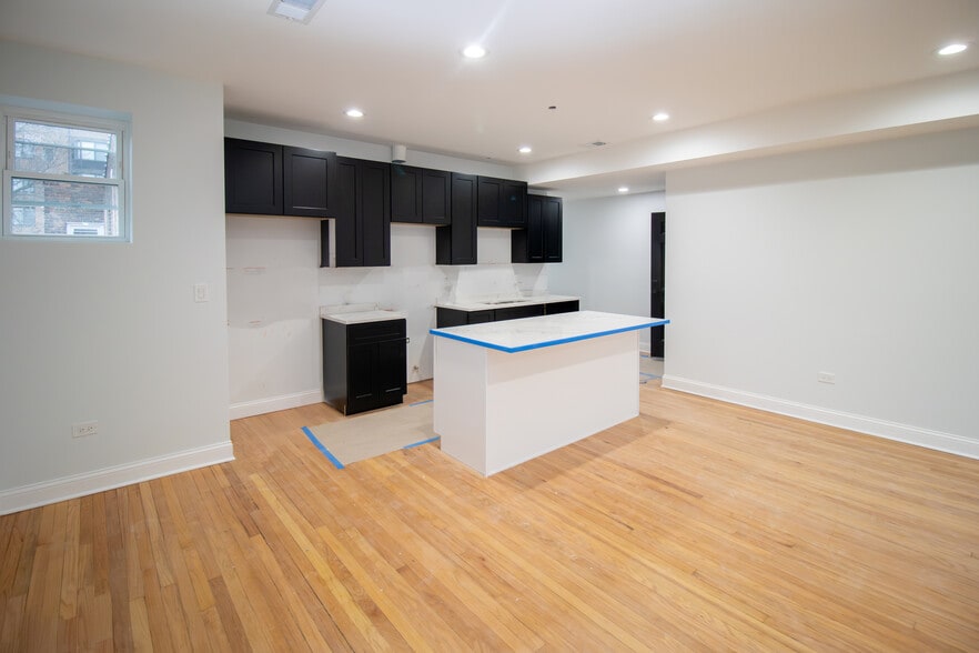 Building Photo - 649 E Groveland Park