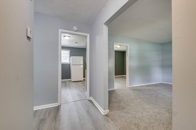 Building Photo - 2408 Southdale Dr