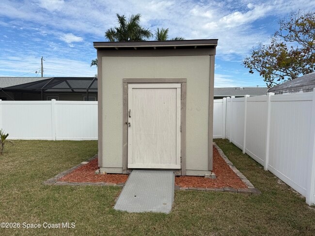 Building Photo - 472 Newfound Harbor Dr