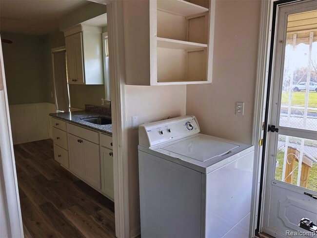 Building Photo - 110 Hamata Ave