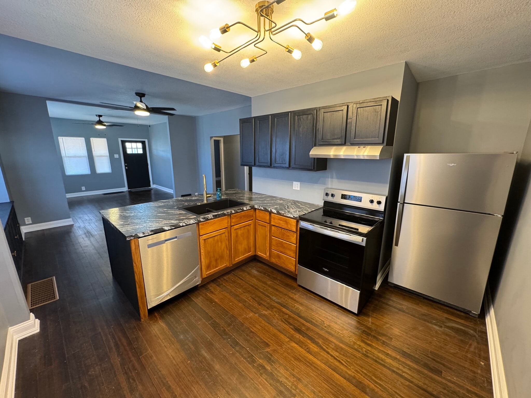 Building Photo - 3525 Mitchell Ave