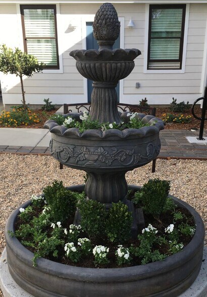 Garden Sitting Area - 1524 F St