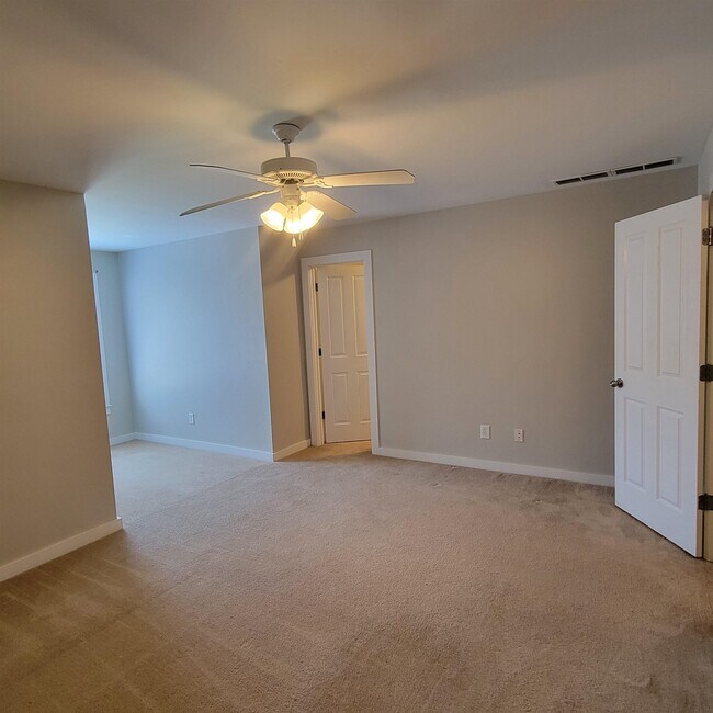 Building Photo - 1111 Surrey Ln