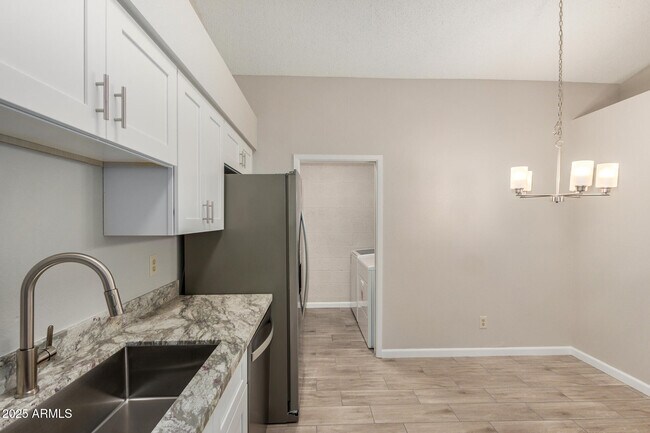 Building Photo - 5136 E Evergreen St