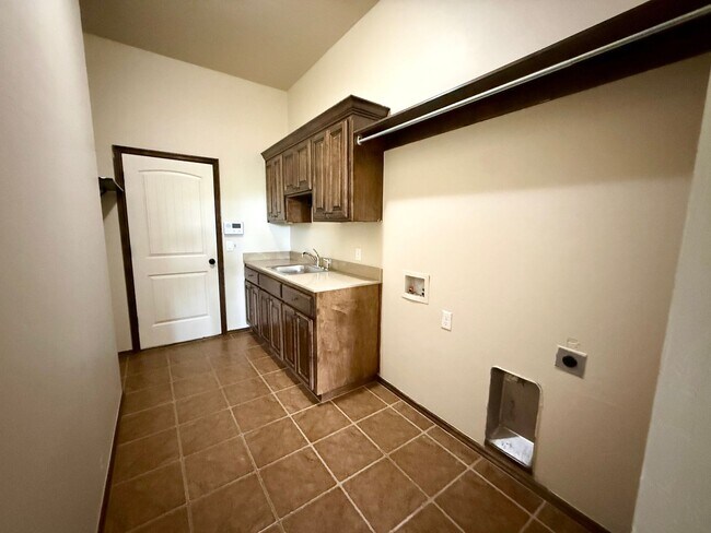 Building Photo - 4321 Carrington Ct