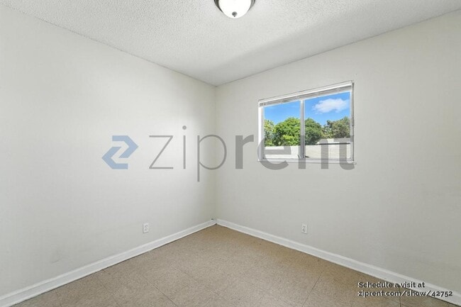 Building Photo - 132 W 18th St