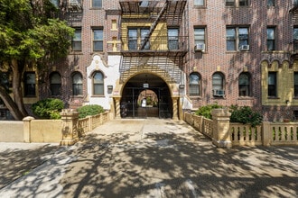 Building Photo - 555 Ovington Ave