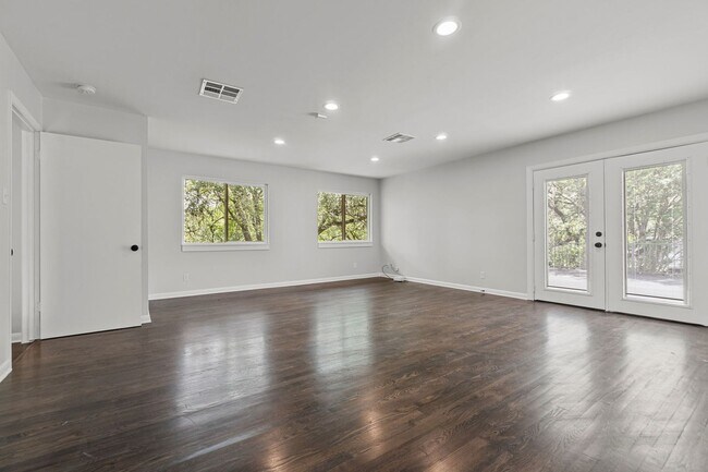 Building Photo - Tarrytown STUNNER!!!