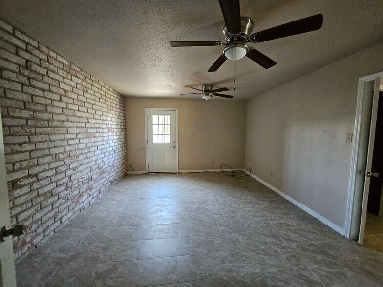 Building Photo - 6972 Bundy Rd