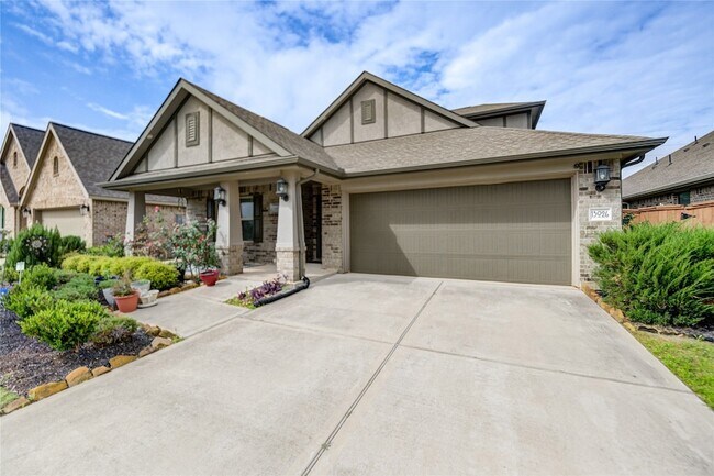 Building Photo - 13026 Sheildaig St