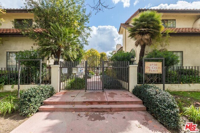 Building Photo - 6930 De Celis Pl