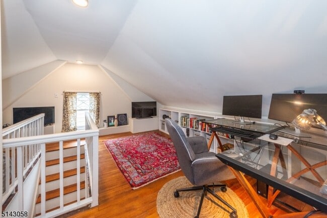 Building Photo - 276 Bay Ave