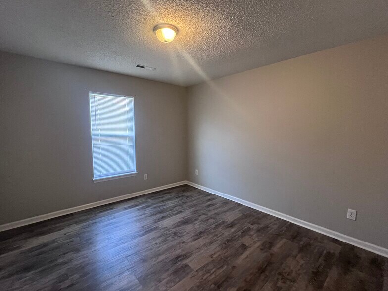 Building Photo - 3220 Chris St