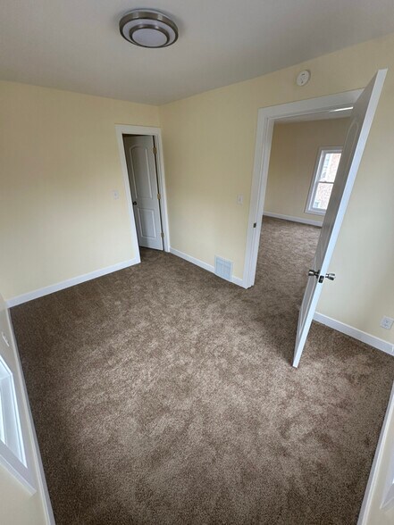 Building Photo - 729 Claim St