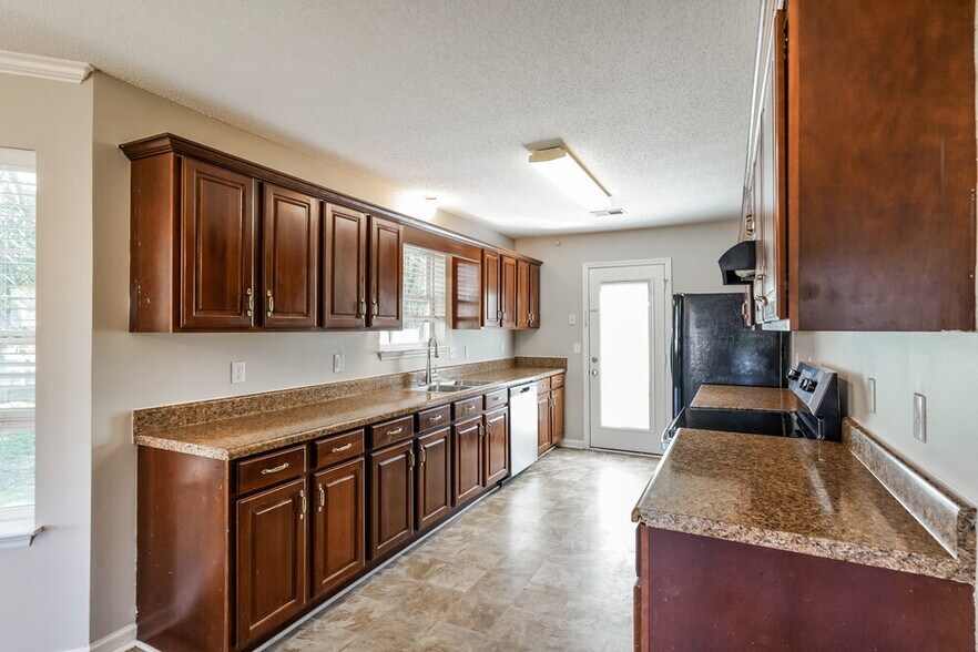 Building Photo - 5404 Sunnyvale Dr