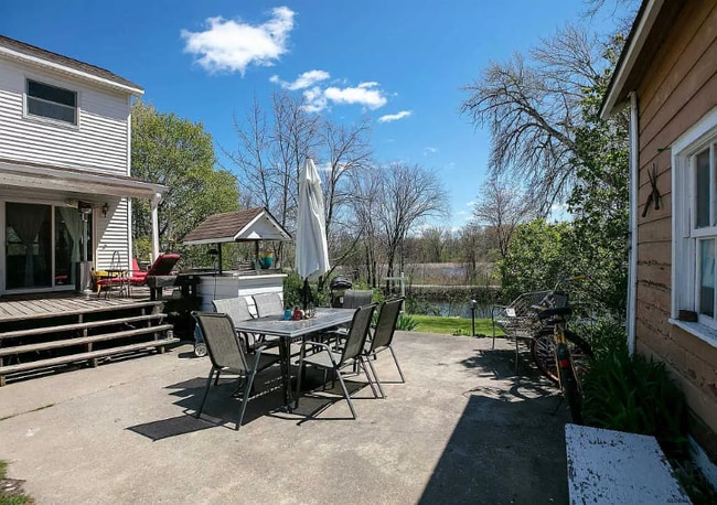 Building Photo - 204 Riverview Rd