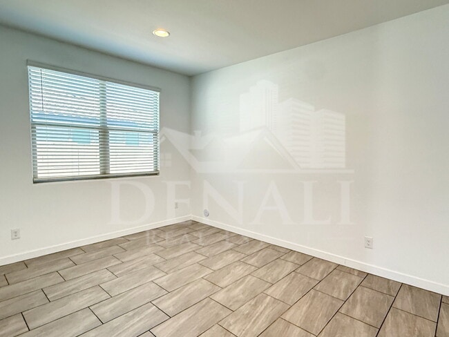 Building Photo - 1636 W Estes Way