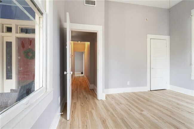 Building Photo - 3210 Hampton Rd