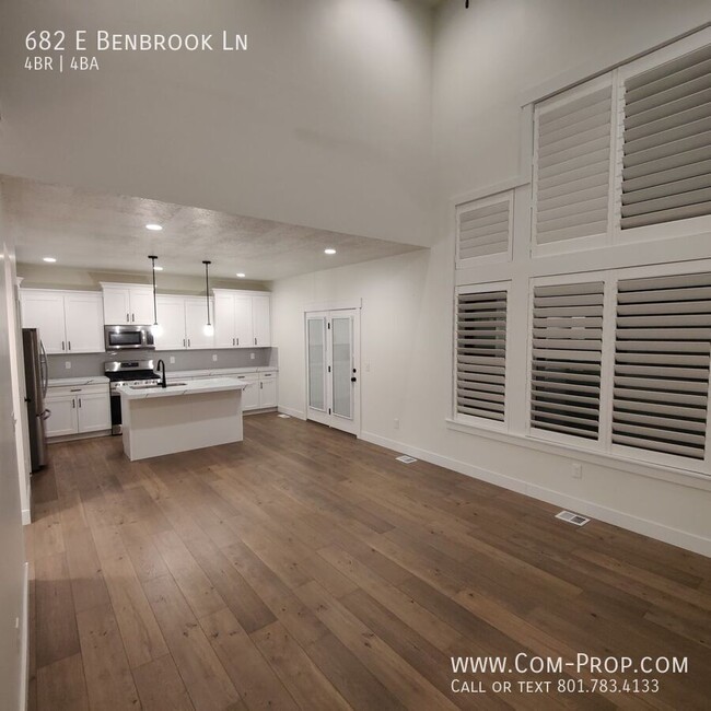 Building Photo - Beautiful-Pristine 4 Bedroom Condo for Ren...