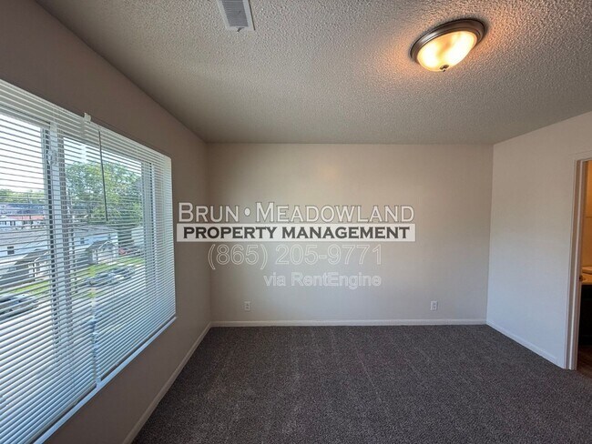 Building Photo - 10417 Victoria Dr