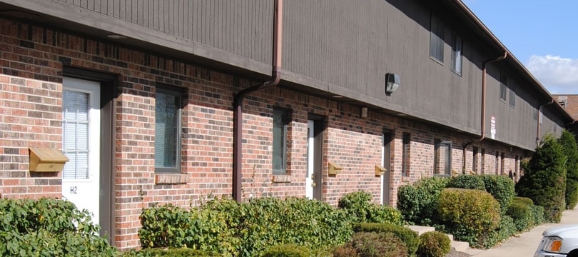 Colonial Apartments - Colonial Townhouses