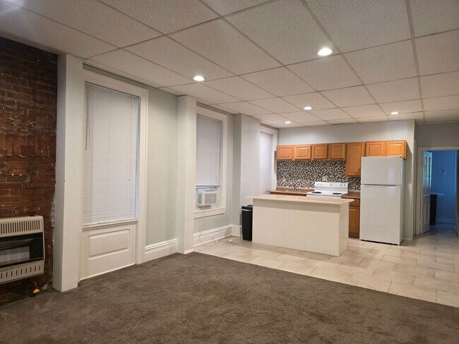 Building Photo - 1420 N Van Buren St