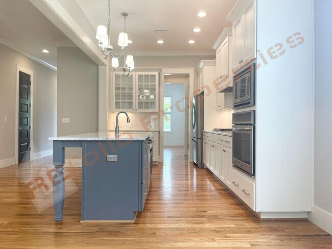 Building Photo - 413 Ancient Oaks Dr