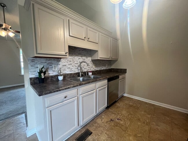Building Photo - 4 Bedrooms, 2 Bathrooms - Home in Cedartown!