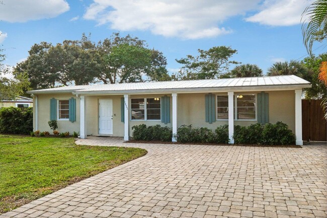 Primary Photo - 1455 15th Ave