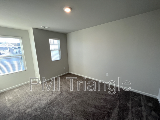Building Photo - 5049 Tura St