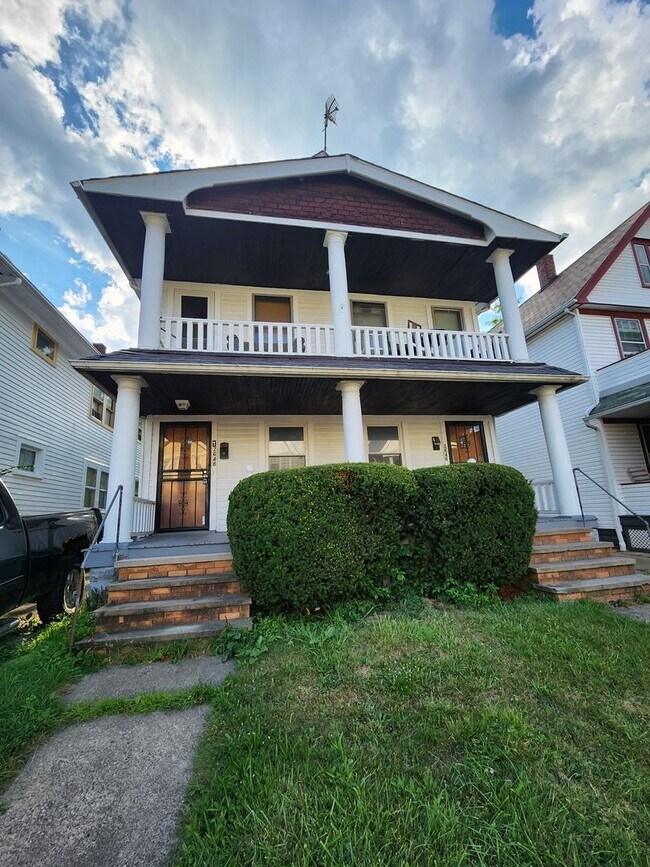 Building Photo - 2 Bedroom First Floor Apartment For Rent on E 122nd