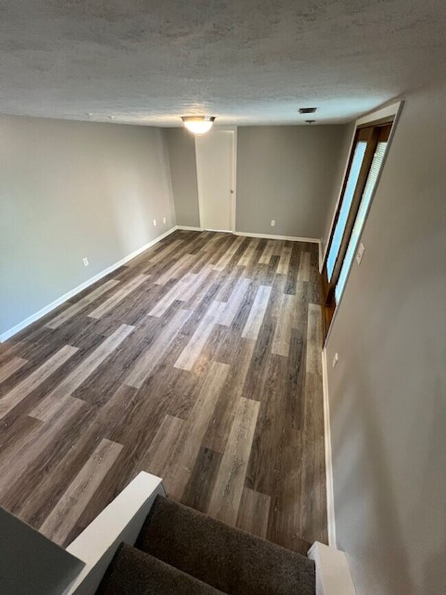 Building Photo - 3 Bedroom In Roanoke Estates!!