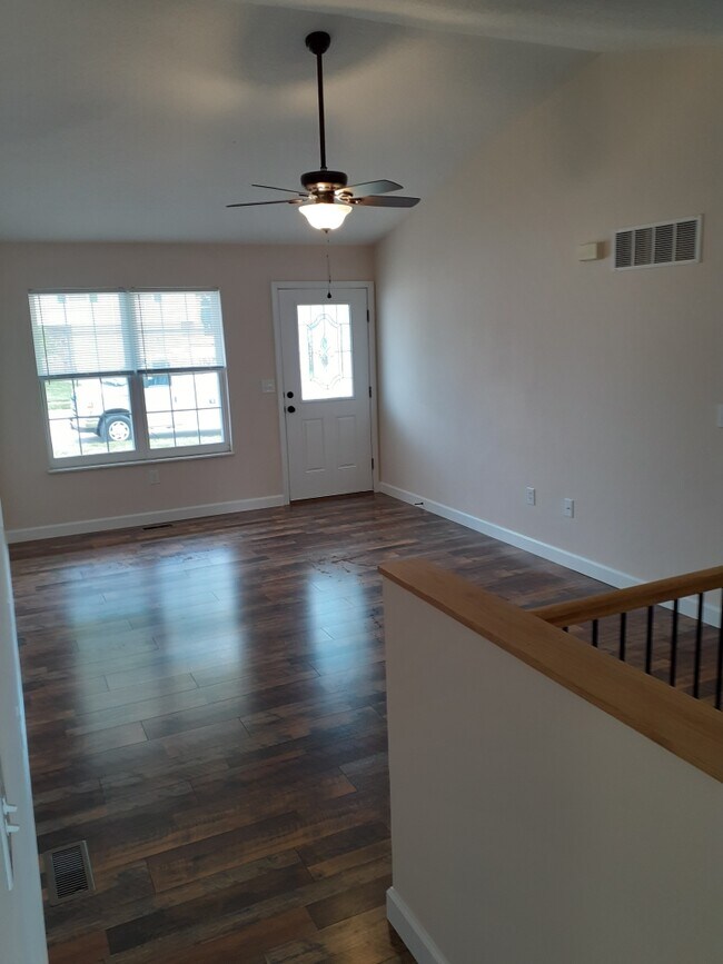 Building Photo - 632 High School St