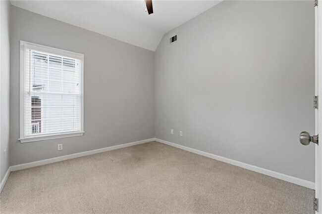 Building Photo - 1106 Glenrose St SE