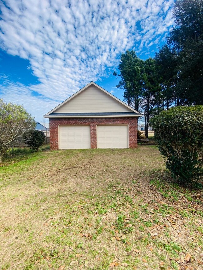 Building Photo - Charming Brick Ranch