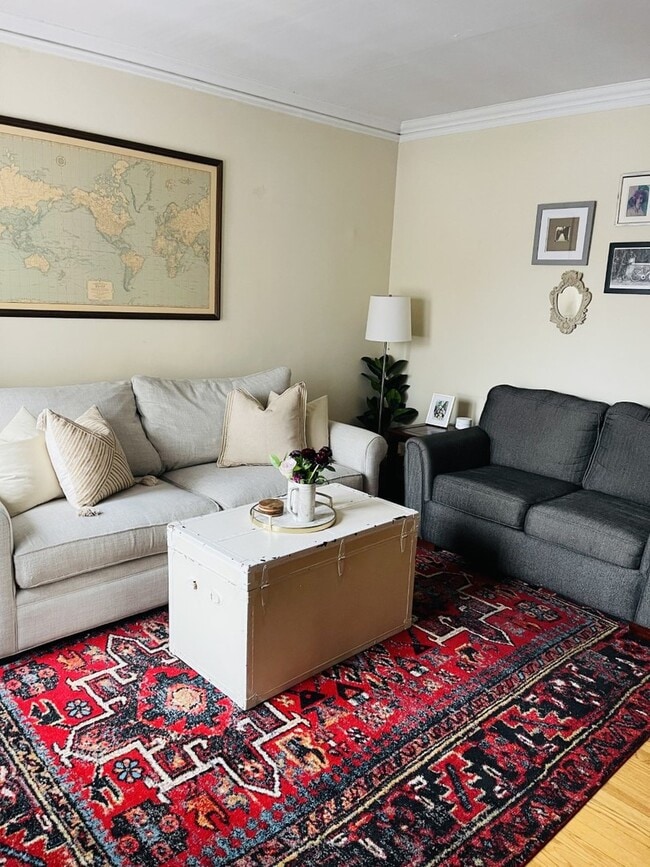 Building Photo - 4038 N Southport Ave