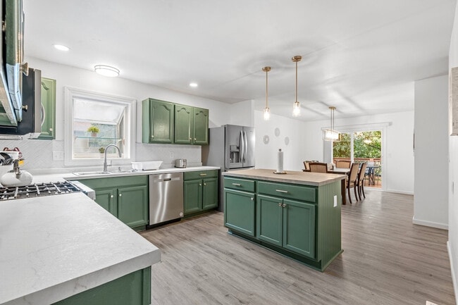 Building Photo - 2662 Smoke View Dr