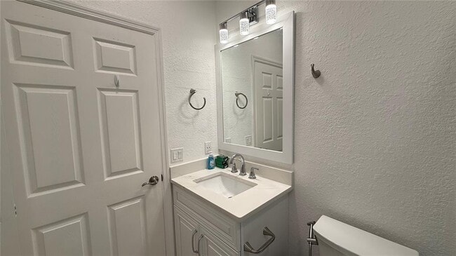 Building Photo - 16303 Enclave Village Dr