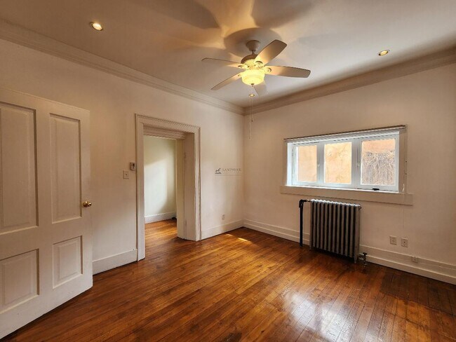 Building Photo - 549 Agua Fria St