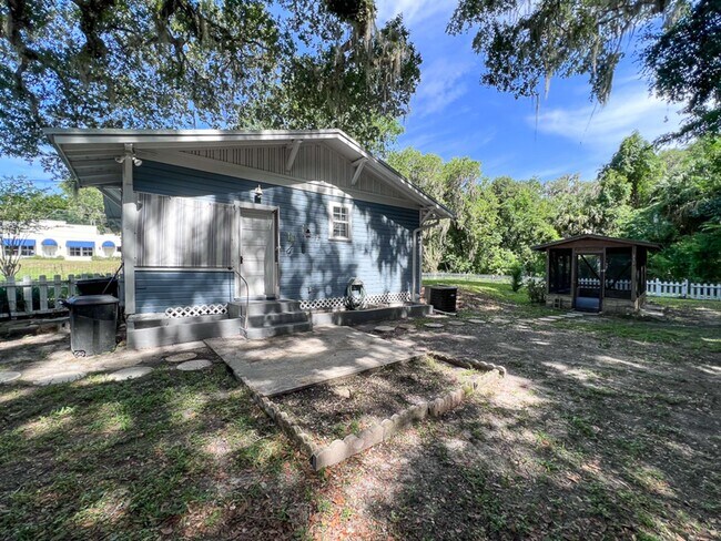 Building Photo - 2277 - McIntosh