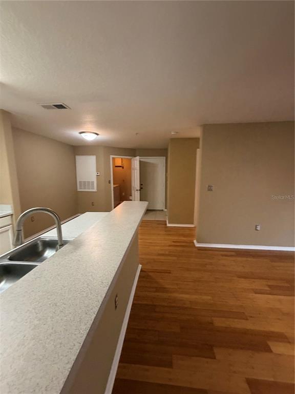 Building Photo - 5475 Vineland Rd