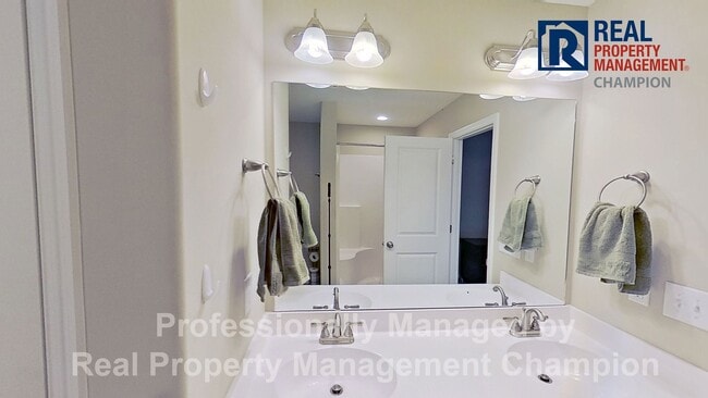Building Photo - Like New Home with Open Layout and Spacious Rooms