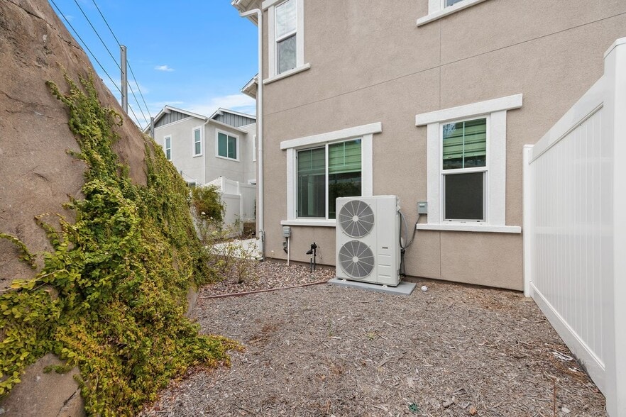 Building Photo - 1523 Wingwood Ln