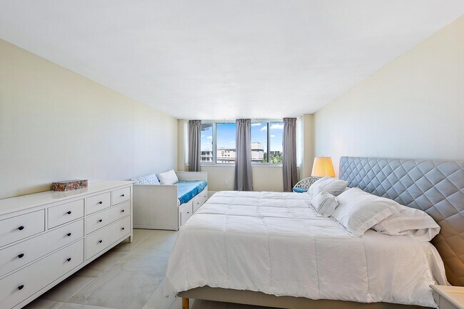 Building Photo - 2773 S Ocean Blvd