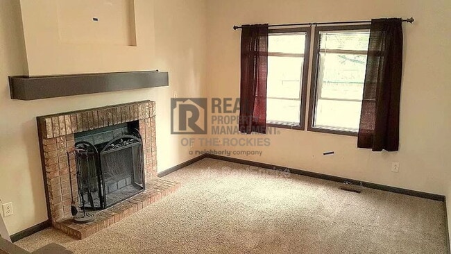 Building Photo - 1599 Wellington Ct